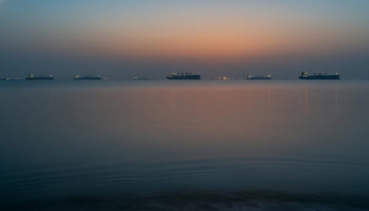 Кризис в Персидском заливе: мирные инициативы и угрозы судоходству